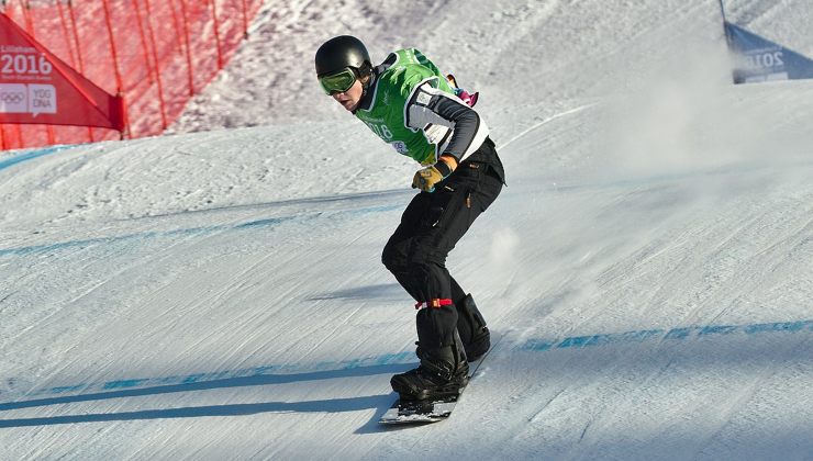 Snowboarder in azione