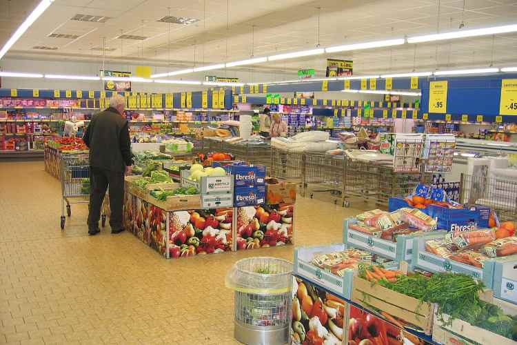 reparto-frutta-fresca-spermercato-lidl-wikicommons-fsi.it