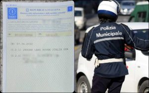 Collage libretto di circolazione e agente polizia municipale che fa un controllo di schiena