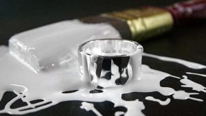 Pennello con vernice