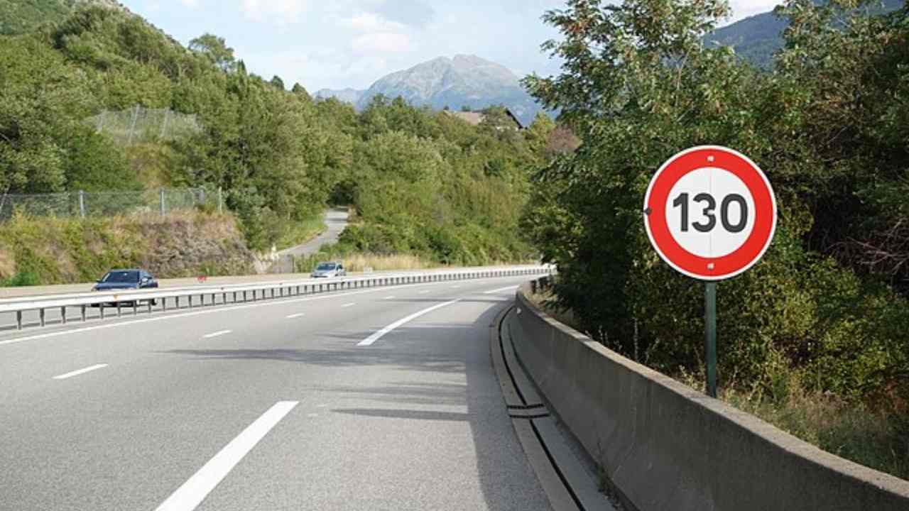 Segnale dei 130 km/h