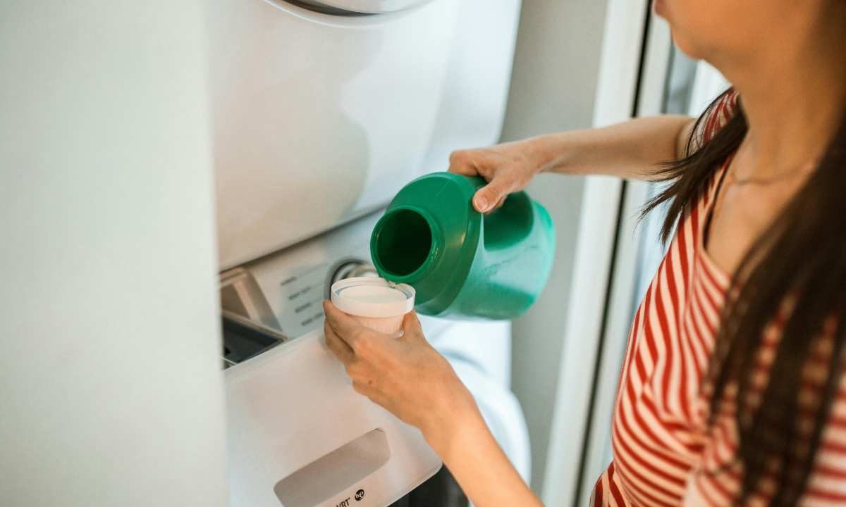 Detersivi fatti in casa: non fare mai questo errore | il gesto che rovina ore di fatica è anche il più sottovalutato