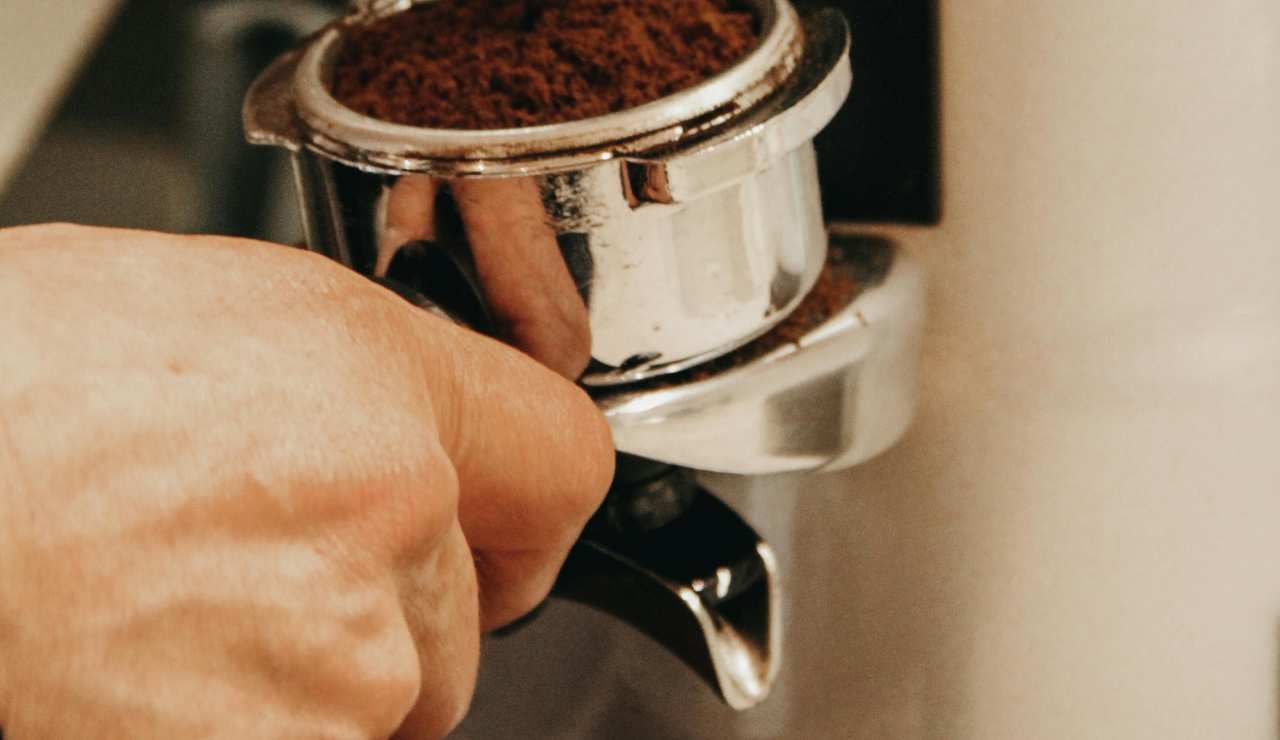 Eurospin devasta il mercato del caffè: in vendita la macchina Espresso più economica della storia | Costa meno di 8 colazioni al bar