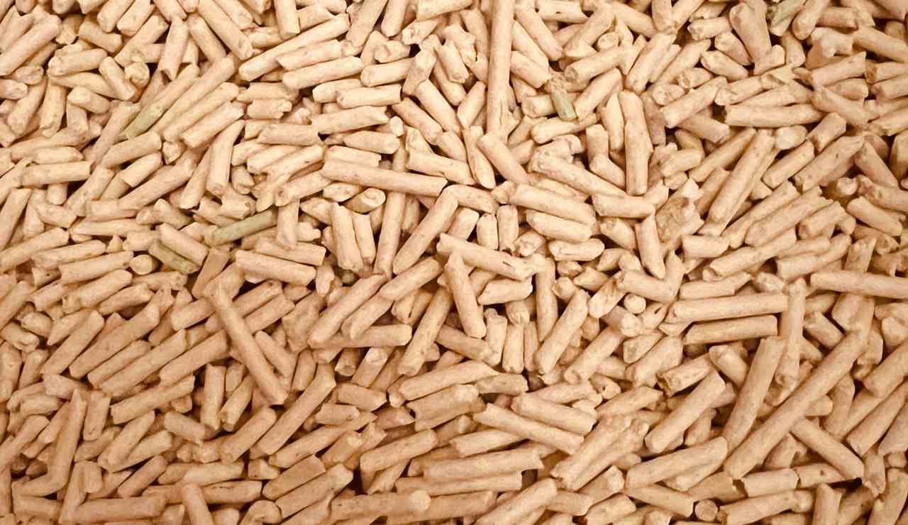 Pellet in promozione | sacchi 15 kg a meno di 5 € per scaldarsi senza spendere troppo